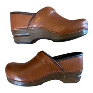 Dansko XP Slip Resistant Clog Nurse Shoes Womens Size EUR 35 US 5 Brown Slip Ons